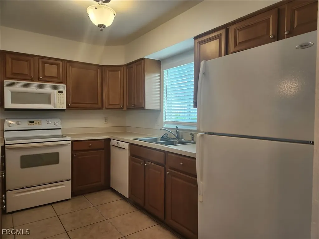 1623 SW Santa Barbara Place Cape Coral FL 33991