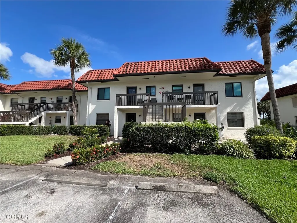 Naples FL, 4186 27TH Court SW, Unit 105