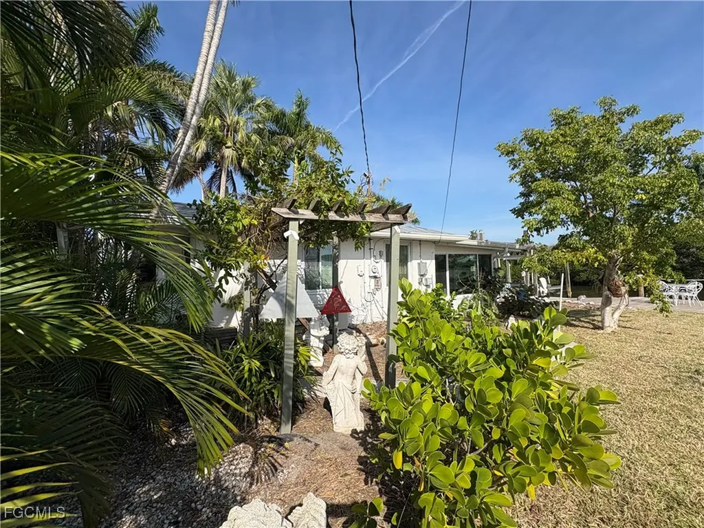 11242 Matlacha Avenue Matlacha FL 33993