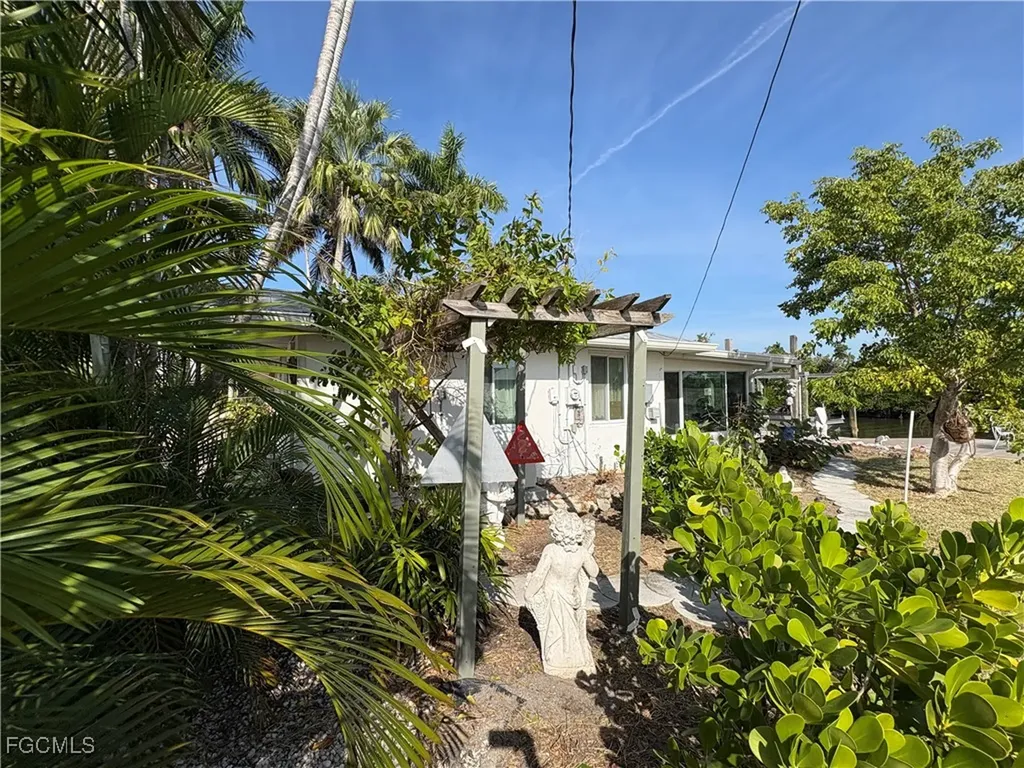 11242 Matlacha Avenue Matlacha FL 33993
