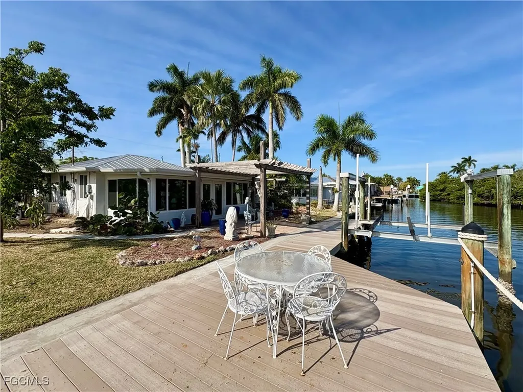 11242 Matlacha Avenue Matlacha FL 33993