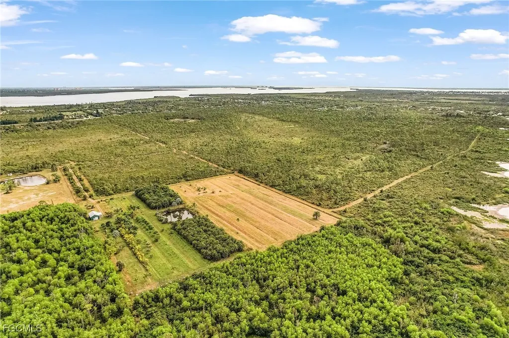 6251 Stringfellow Road St. James City FL 33956