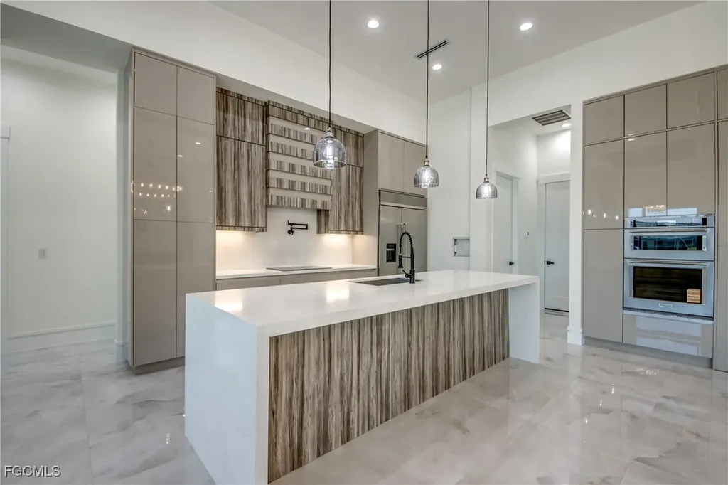 5254 Tamiami Court Cape Coral FL 33904