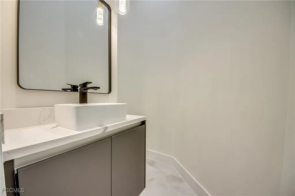 5254 Tamiami Court Cape Coral FL 33904