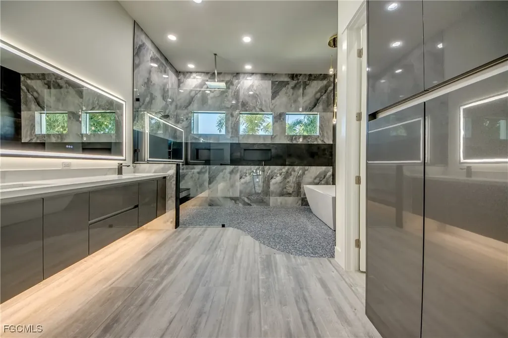 5254 Tamiami Court Cape Coral FL 33904