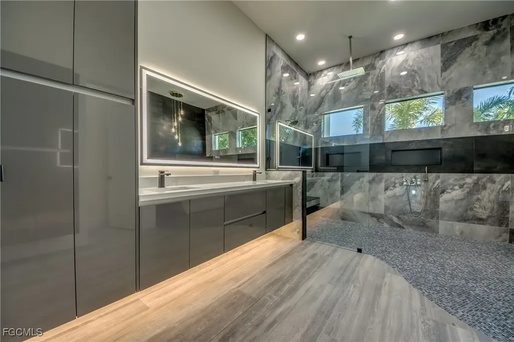 5254 Tamiami Court Cape Coral FL 33904