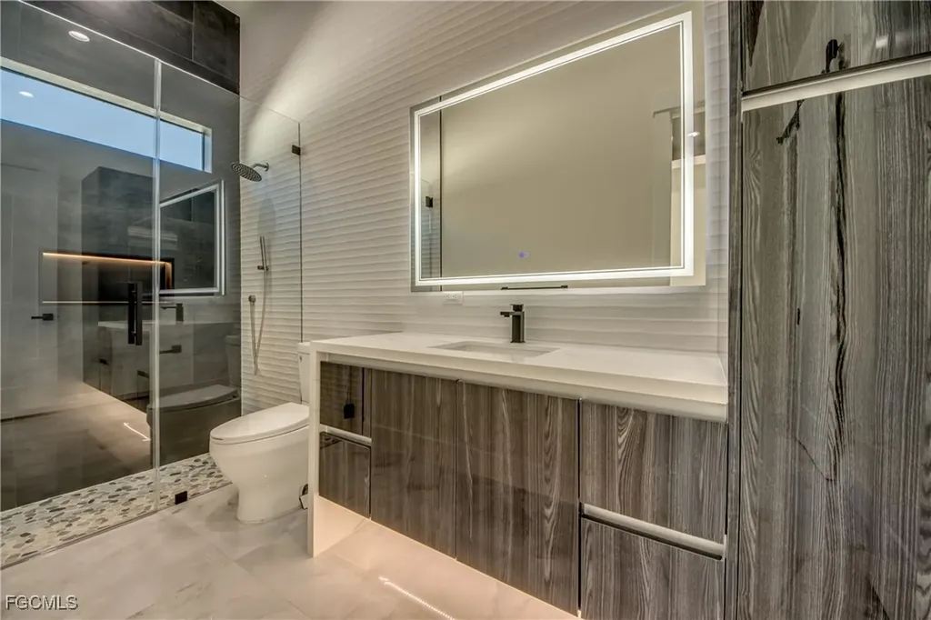 5254 Tamiami Court Cape Coral FL 33904