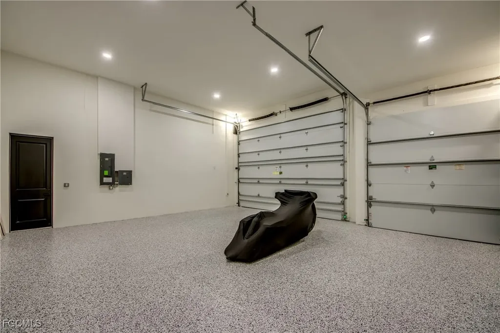 5254 Tamiami Court Cape Coral FL 33904