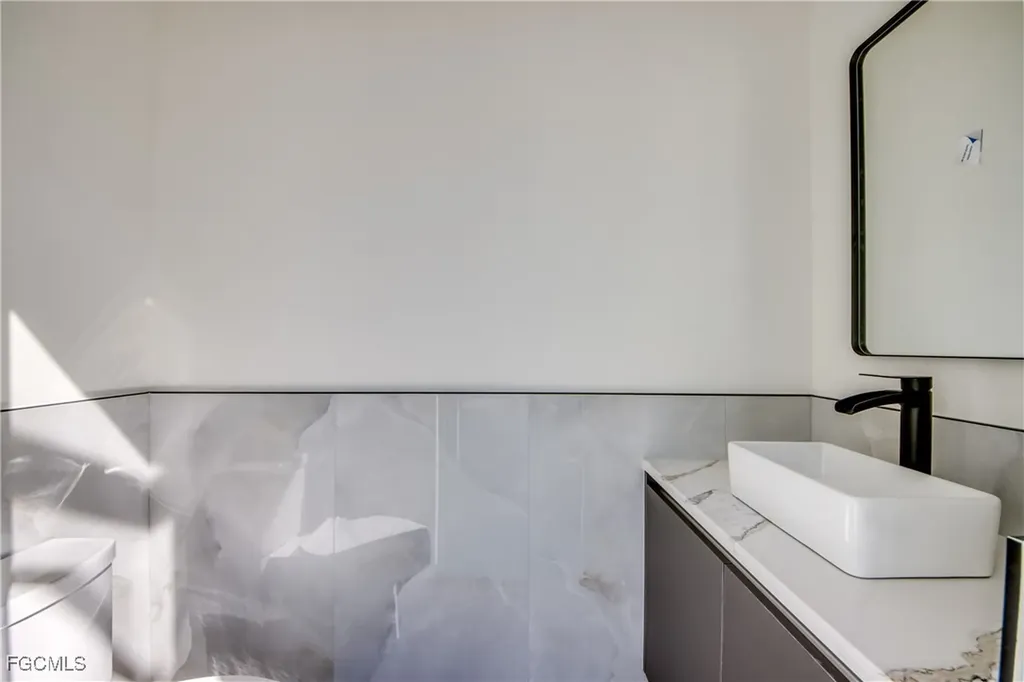 5254 Tamiami Court Cape Coral FL 33904