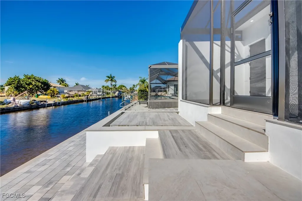 5254 Tamiami Court Cape Coral FL 33904