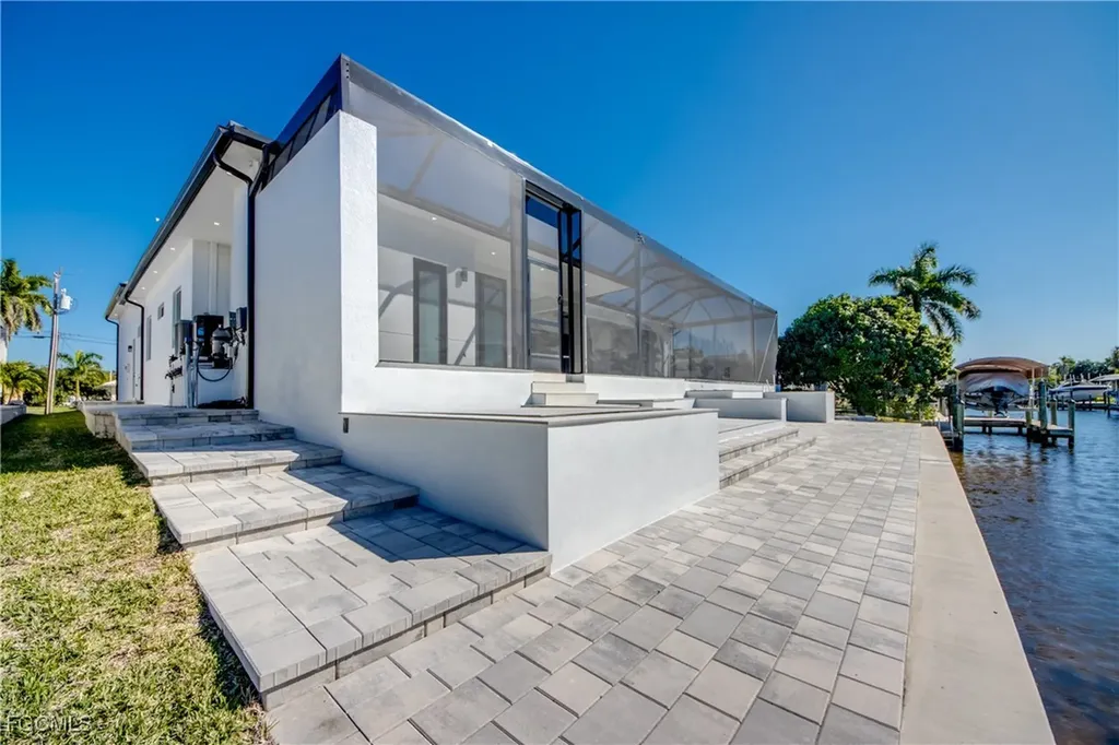 5254 Tamiami Court Cape Coral FL 33904