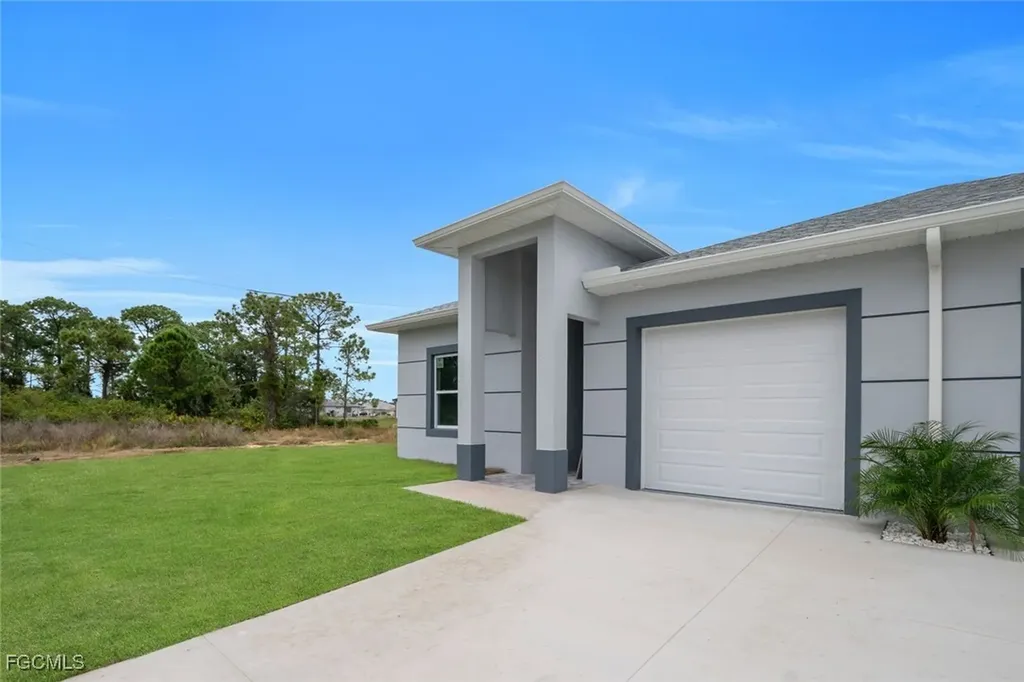 4648/4650 Leonard Boulevard S Lehigh Acres FL 33973