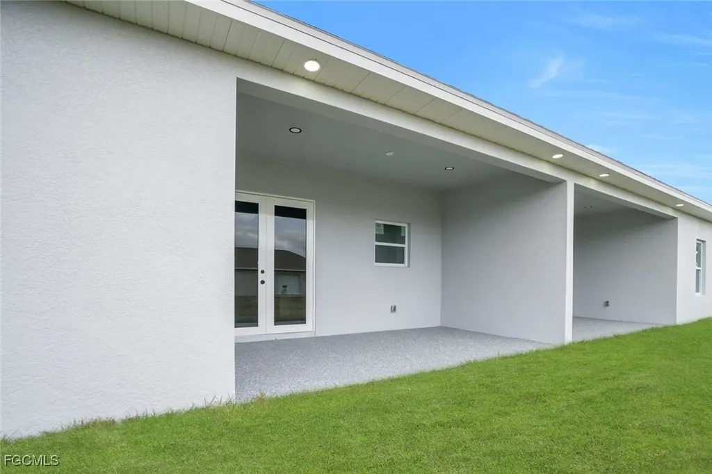 4648/4650 Leonard Boulevard S Lehigh Acres FL 33973