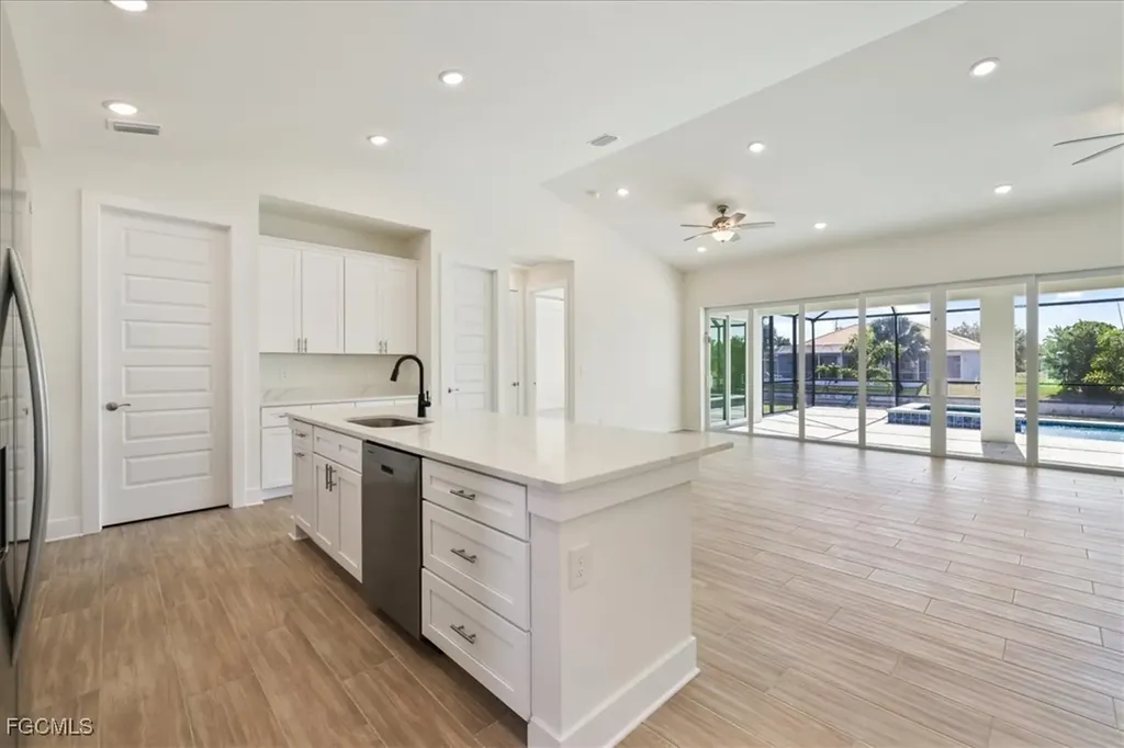 932 SW 36th Terrace Cape Coral FL 33914