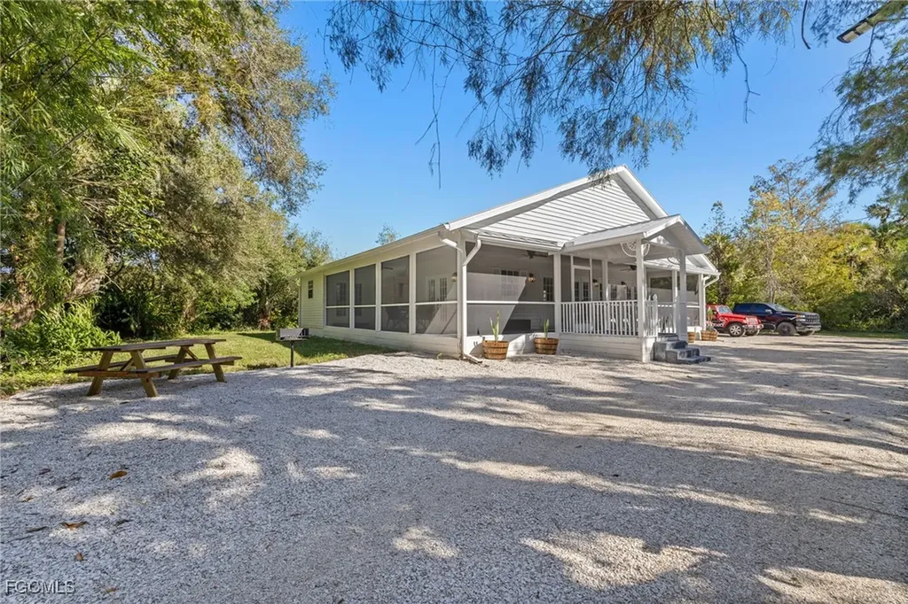 17780-800 Caloosa Road Alva FL 33920