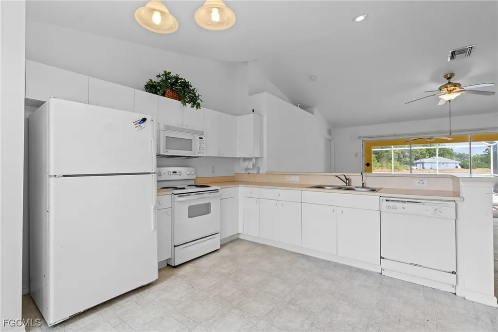 2812 Beth Avenue N Lehigh Acres FL 33971