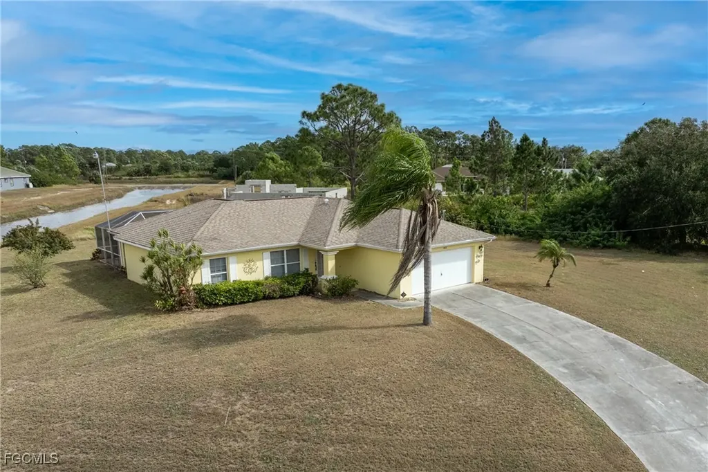 2812 Beth Avenue N Lehigh Acres FL 33971