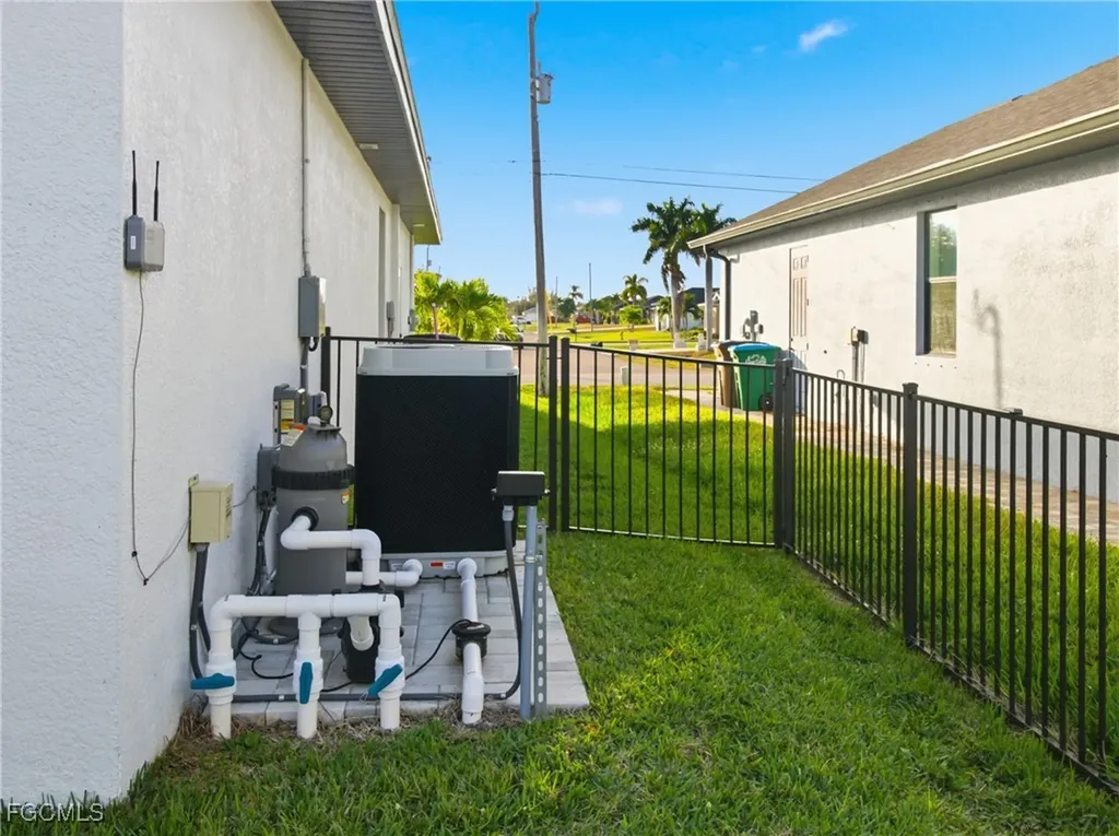 2233 SW 17th Place Cape Coral FL 33991