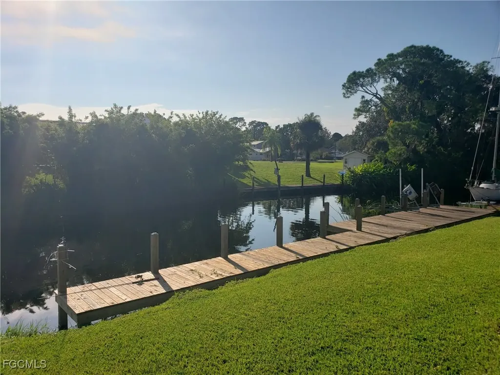 2111 Waylife Court Alva FL 33920