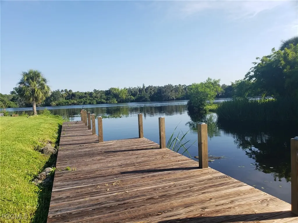 2111 Waylife Court Alva FL 33920