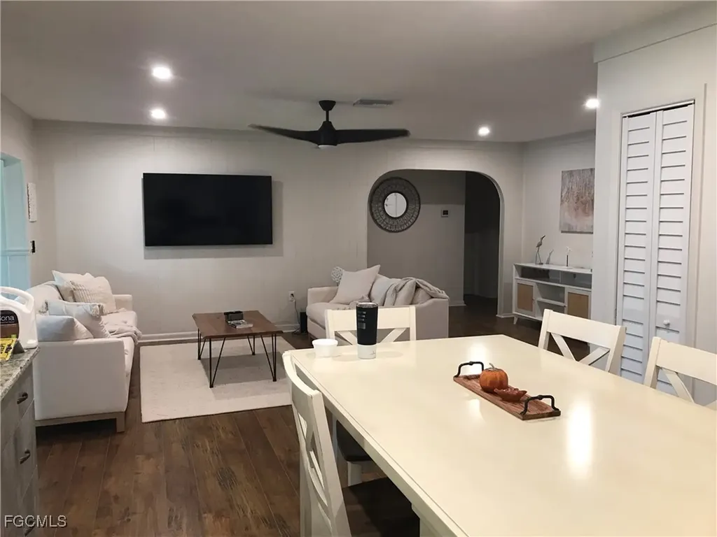 2111 Waylife Court Alva FL 33920