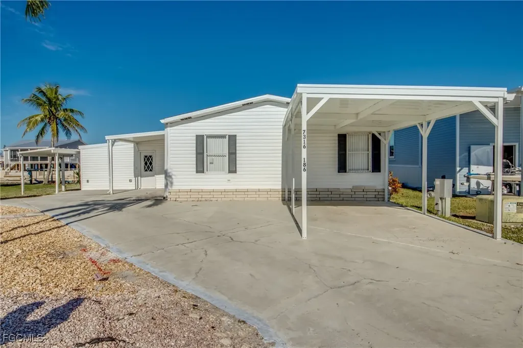 7316 Cobiac Drive St. James City FL 33956