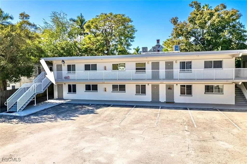 2590 1st Street Fort Myers FL 33901