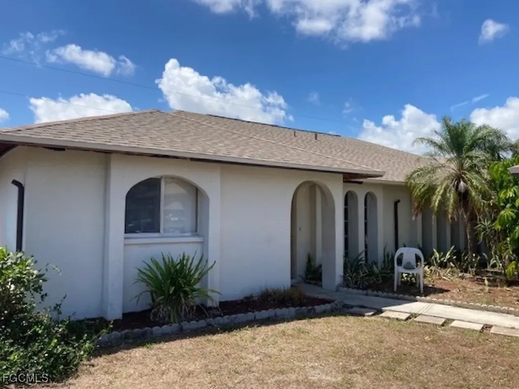 28/30 SE 24th Avenue Cape Coral FL 33990