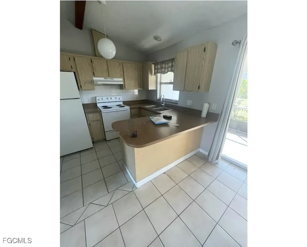 28/30 SE 24th Avenue Cape Coral FL 33990