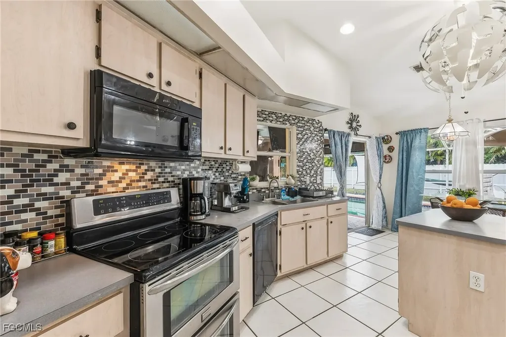 1203 SE 27th Street Cape Coral FL 33904