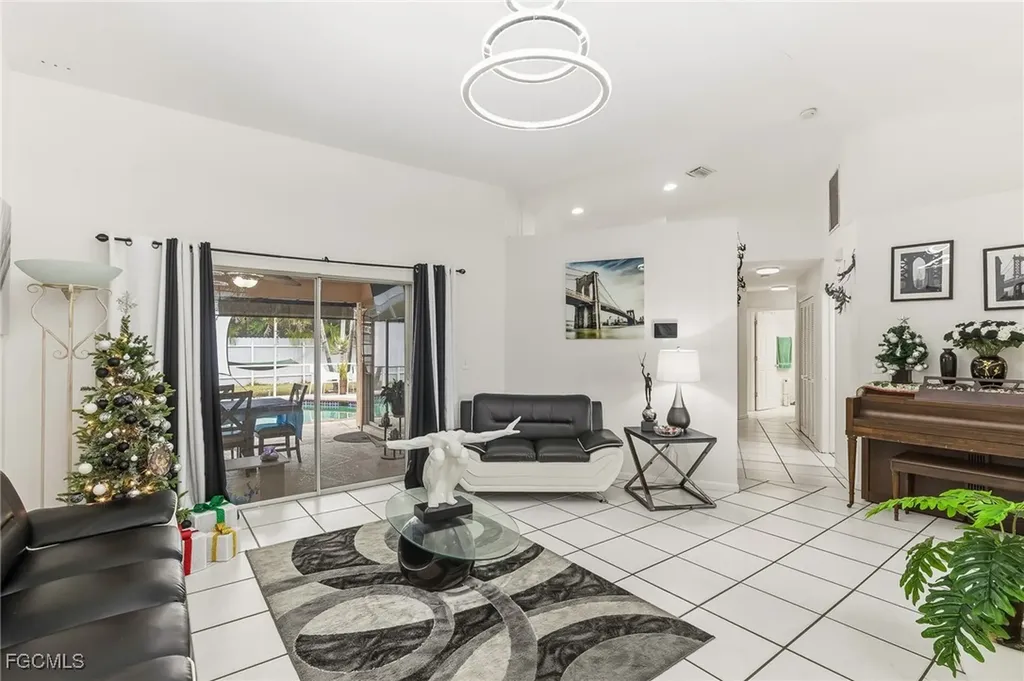 1203 SE 27th Street Cape Coral FL 33904