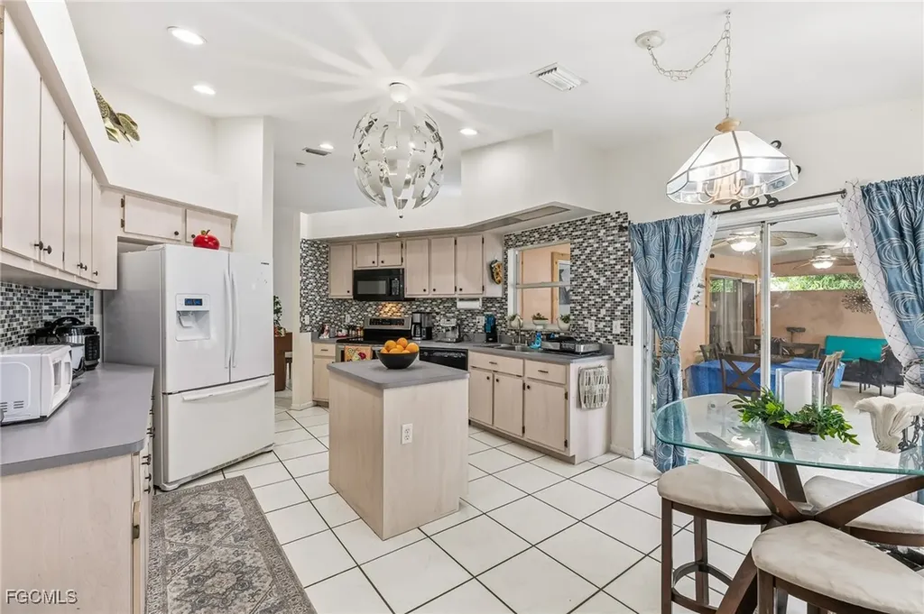 1203 SE 27th Street Cape Coral FL 33904