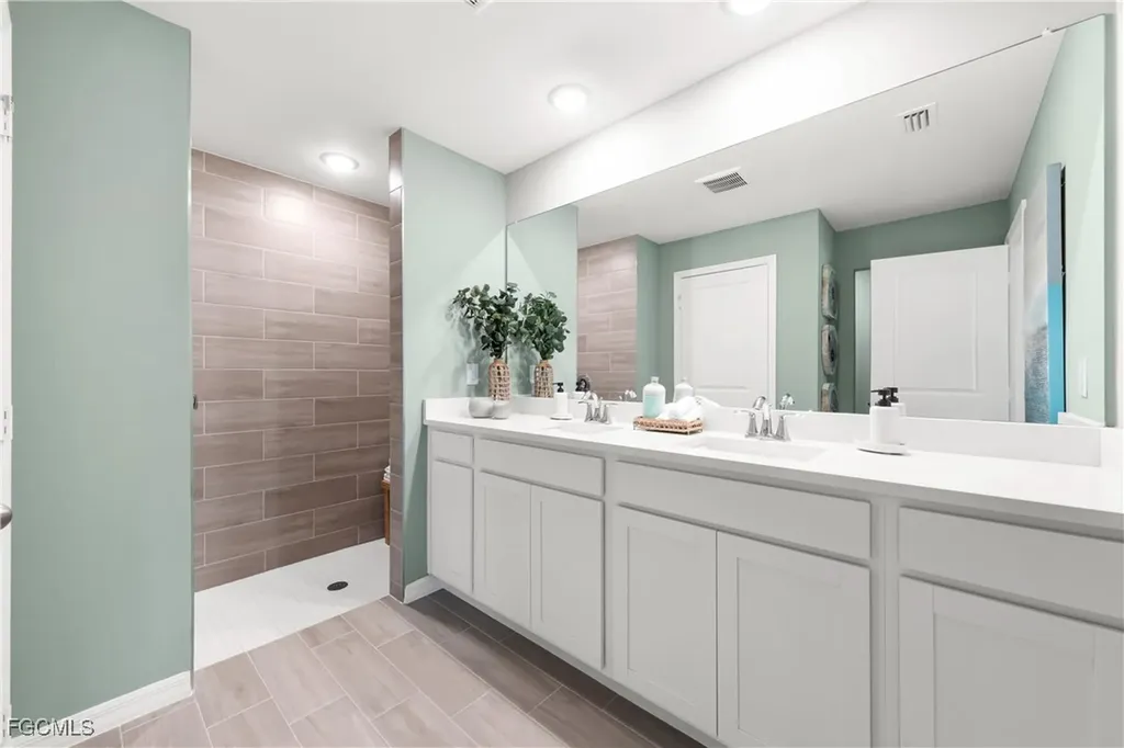 1422 NW 19th Terrace Cape Coral FL 33993