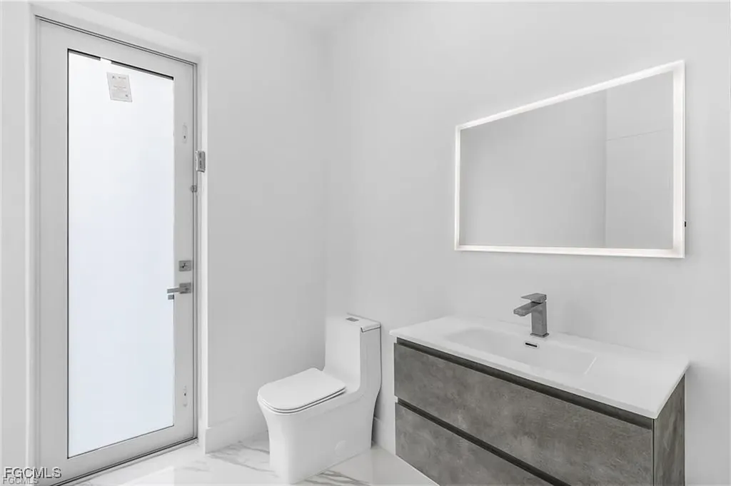 1715 NE 2nd Place Cape Coral FL 33909