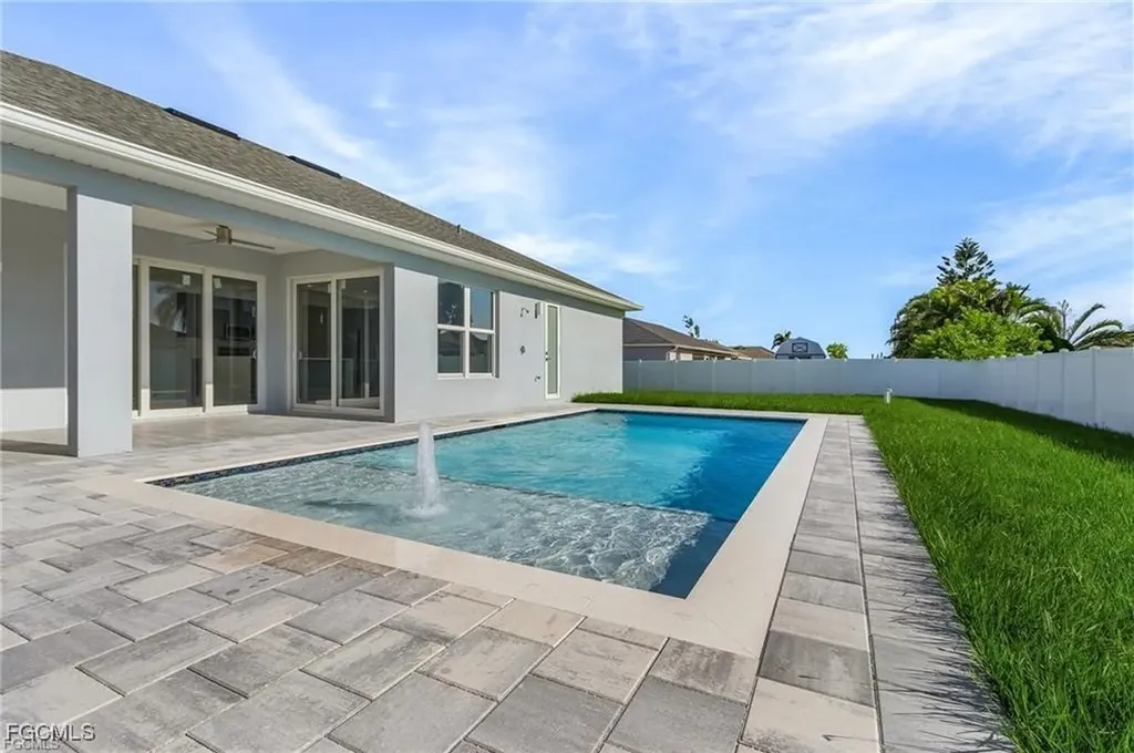 1715 NE 2nd Place Cape Coral FL 33909
