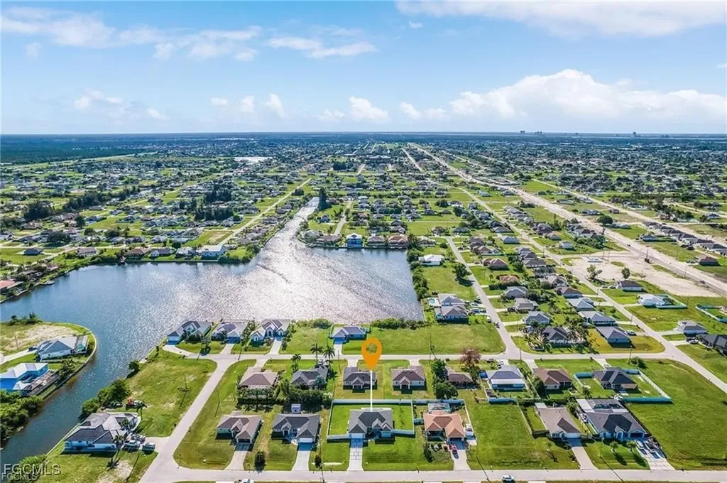 1715 NE 2nd Place Cape Coral FL 33909