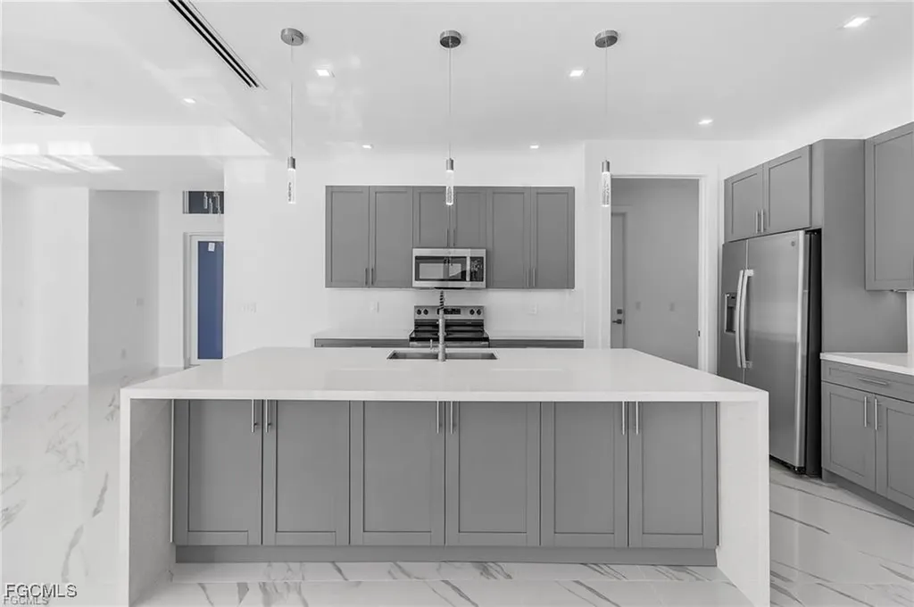 1715 NE 2nd Place Cape Coral FL 33909
