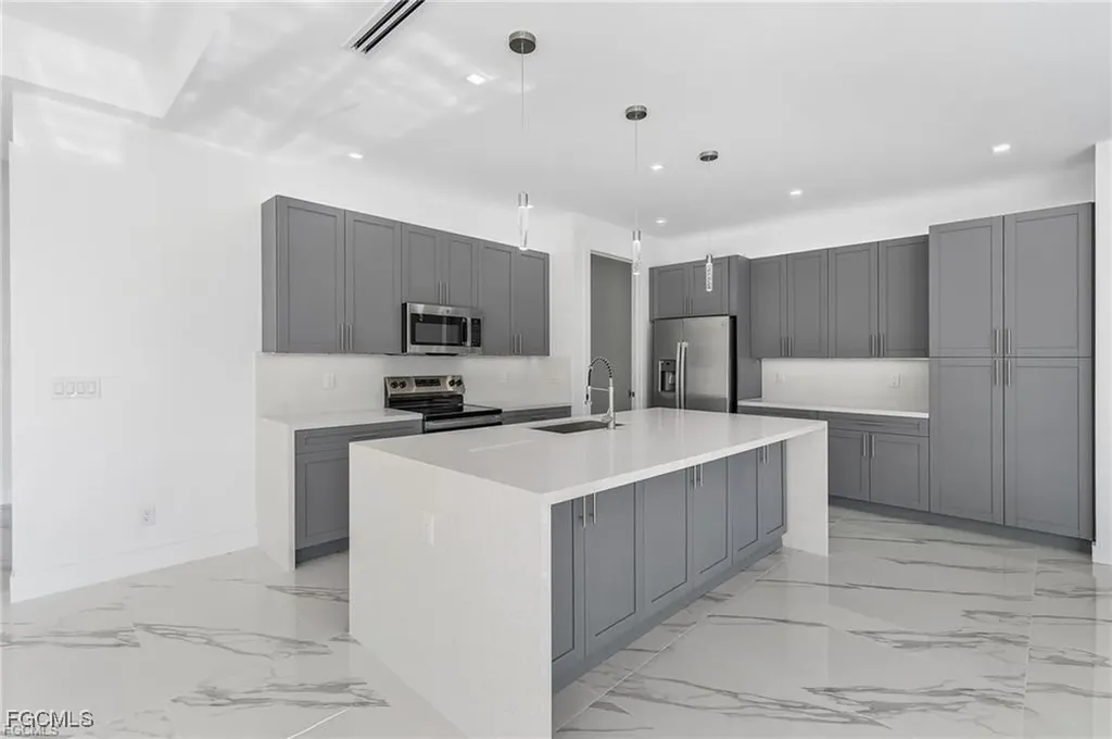 1715 NE 2nd Place Cape Coral FL 33909