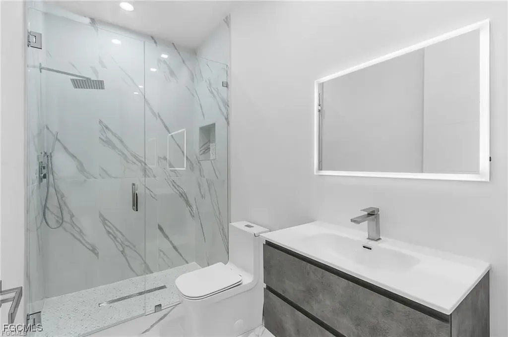 1715 NE 2nd Place Cape Coral FL 33909