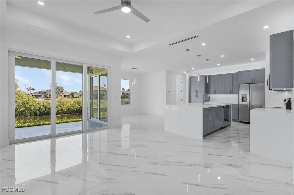 1623 NW 2nd Street Cape Coral FL 33993