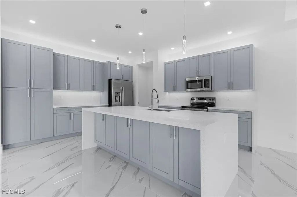 1623 NW 2nd Street Cape Coral FL 33993