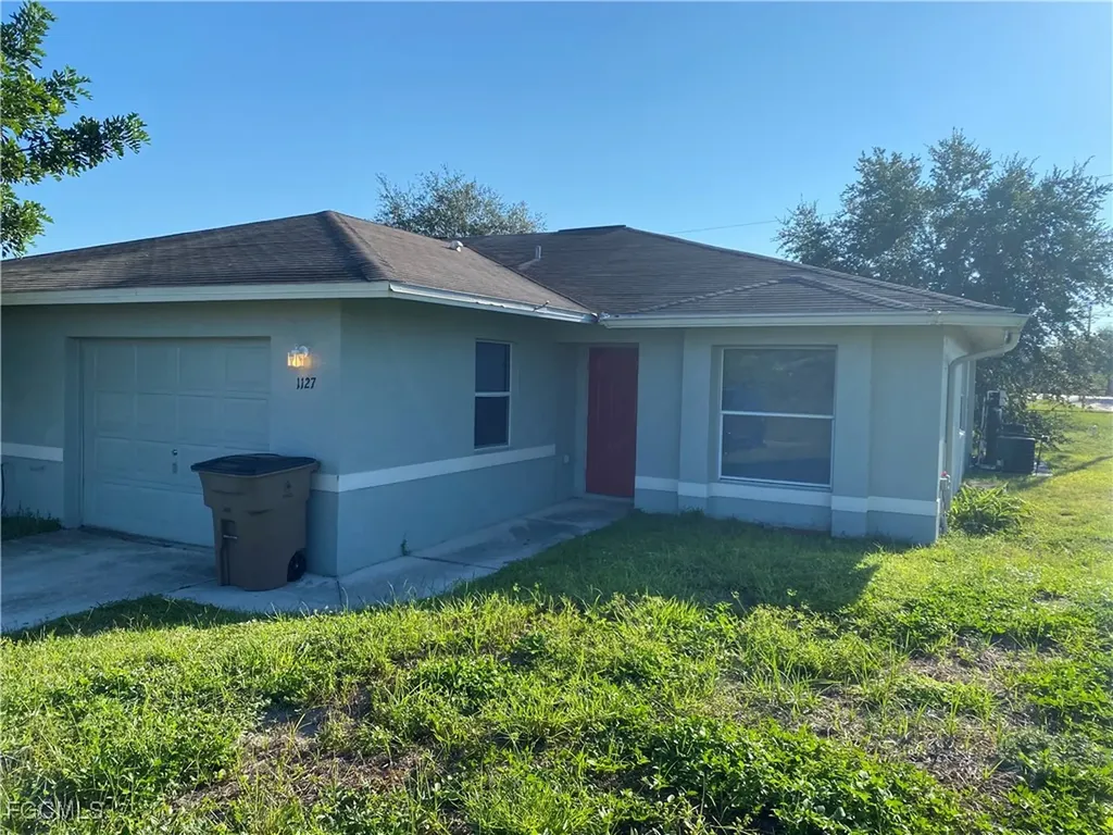 1127 Gilbert Avenue S Lehigh Acres FL 33973
