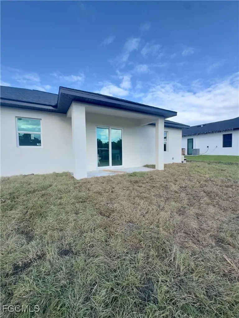 748 Chestnut Street E Lehigh Acres FL 33974