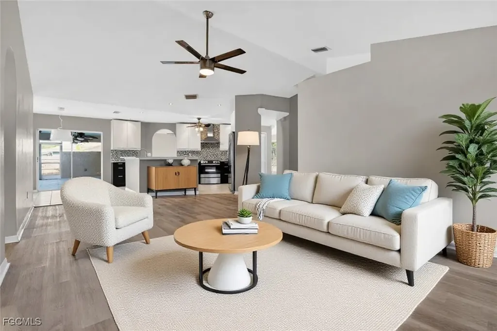 3902 SE 2nd Place Cape Coral FL 33904