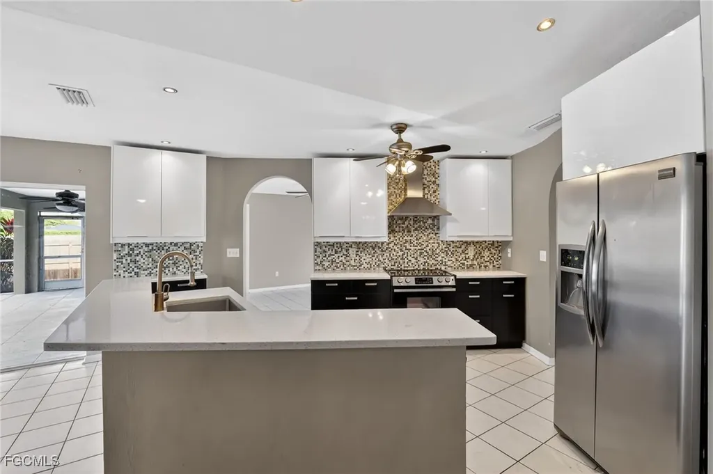 3902 SE 2nd Place Cape Coral FL 33904