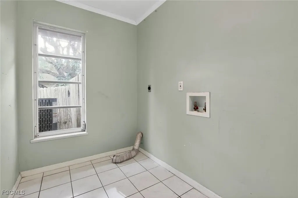 3902 SE 2nd Place Cape Coral FL 33904