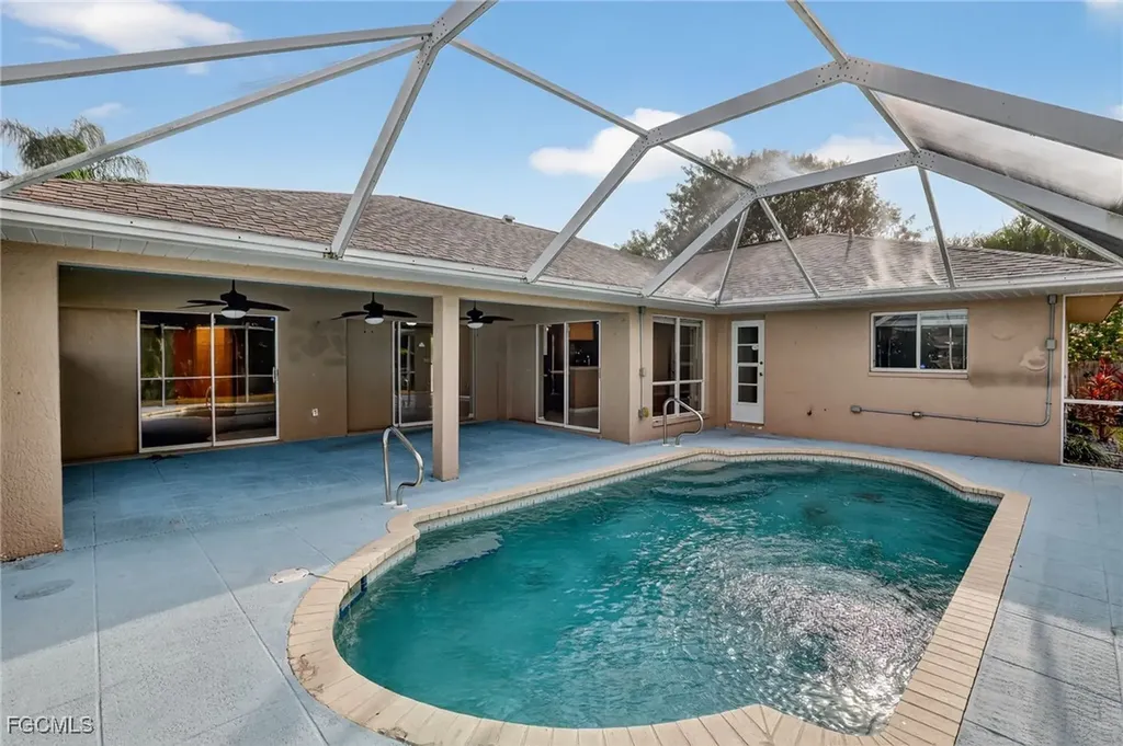 3902 SE 2nd Place Cape Coral FL 33904