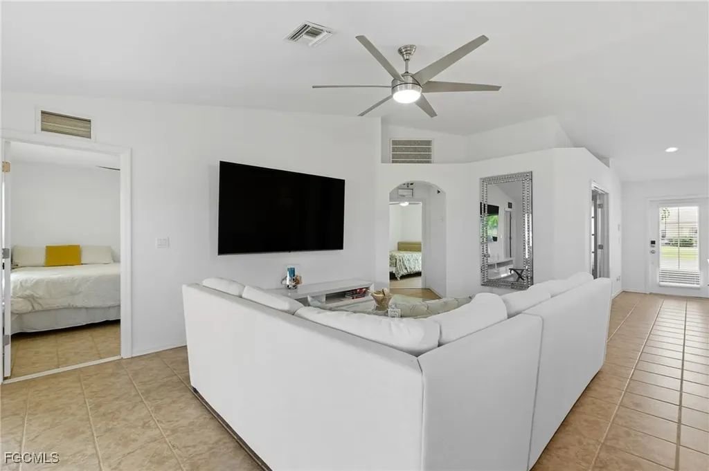 1809 NW 10th Terrace Cape Coral FL 33993