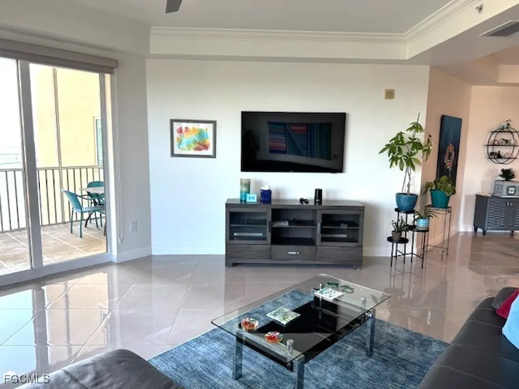 2745 1st Street Fort Myers FL 33916