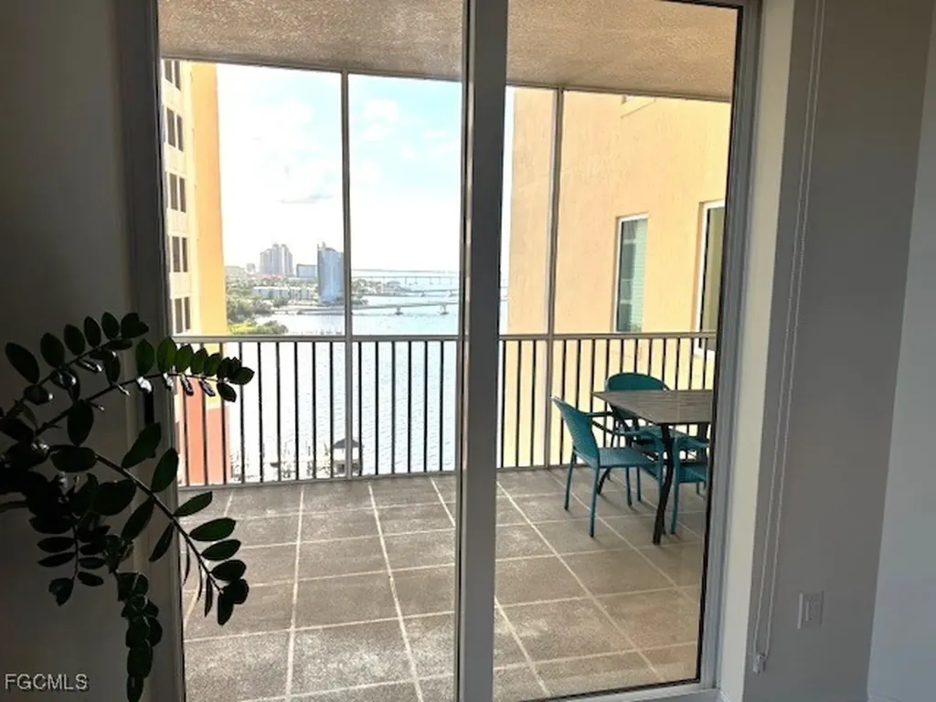 2745 1st Street Fort Myers FL 33916